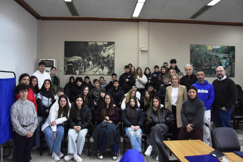 Επίσκεψη μαθητών από το Γυμνάσιο Αποστόλου Παύλου Πάφου στο Δημαρχείο Νάουσας